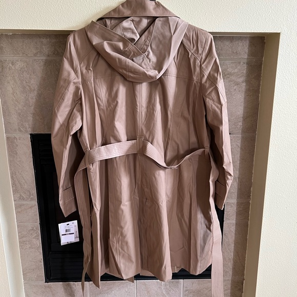 Double breasted belted trench coat - Picture 4 of 5